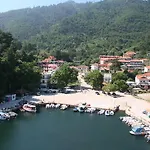 アパートホテル Ntinas Filoxenia &