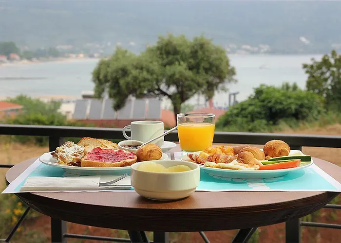 Ntinas Filoxenia & スカラ・ポタミアス