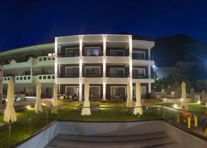 Ntinas Filoxenia & スカラ・ポタミアス