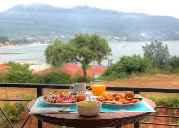 アパートホテル Ntinas Filoxenia & 4*