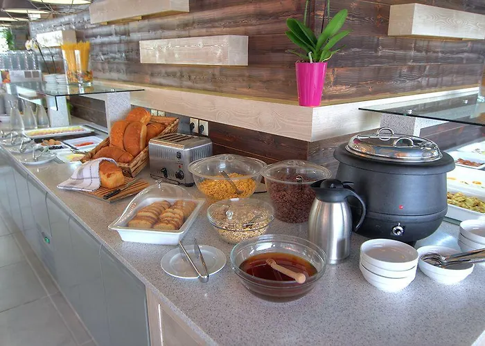 アパートホテル Ntinas Filoxenia & 4*