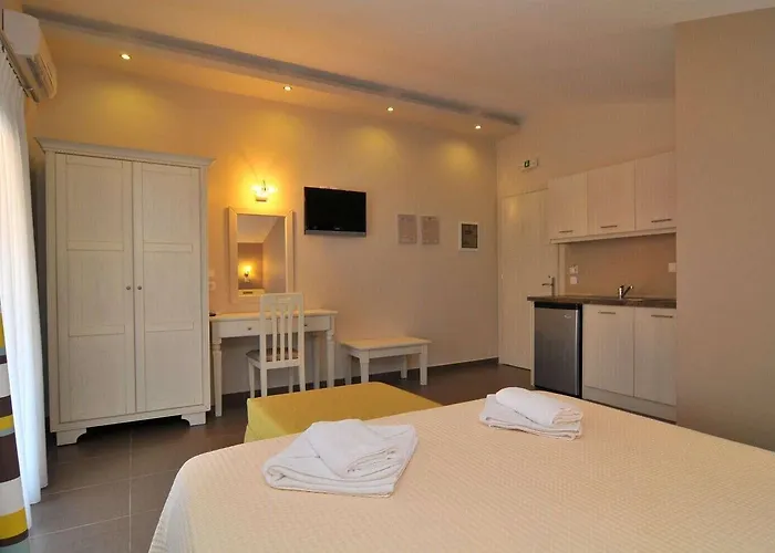 アパートホテル Ntinas Filoxenia & 4*