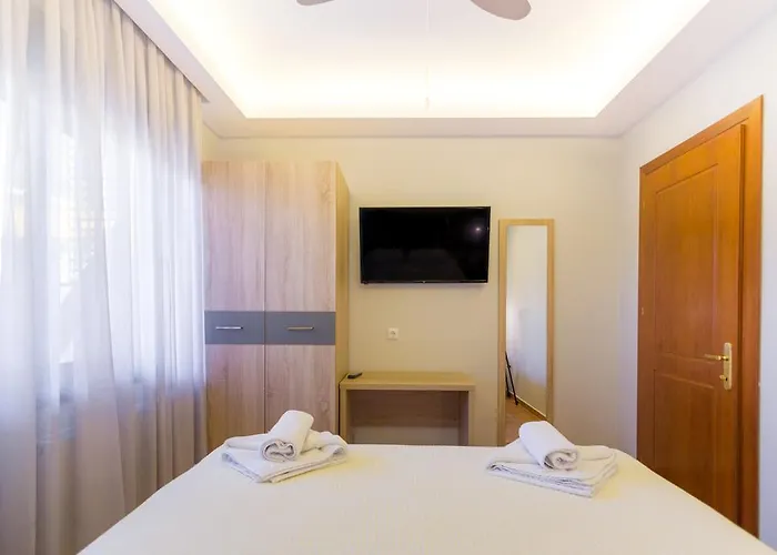 アパートホテル Ntinas Filoxenia &