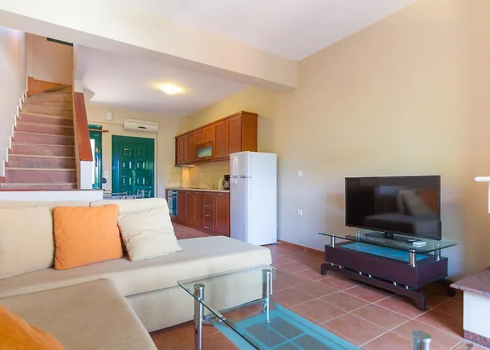 Ntinas Filoxenia & アパートホテル スカラ・ポタミアス