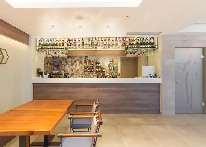 Ntinas Filoxenia & スカラ・ポタミアス