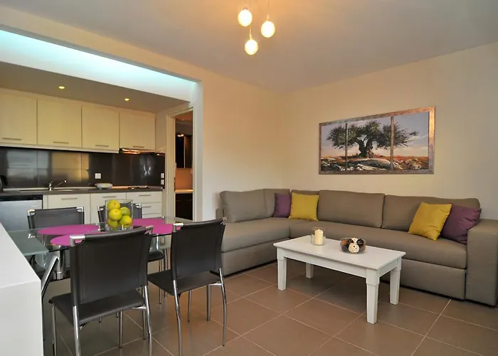 アパートホテル Ntinas Filoxenia &