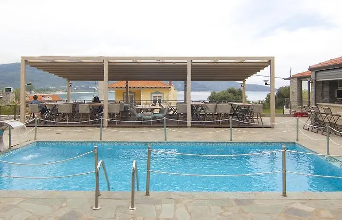 Ntinas Filoxenia & スカラ・ポタミアス