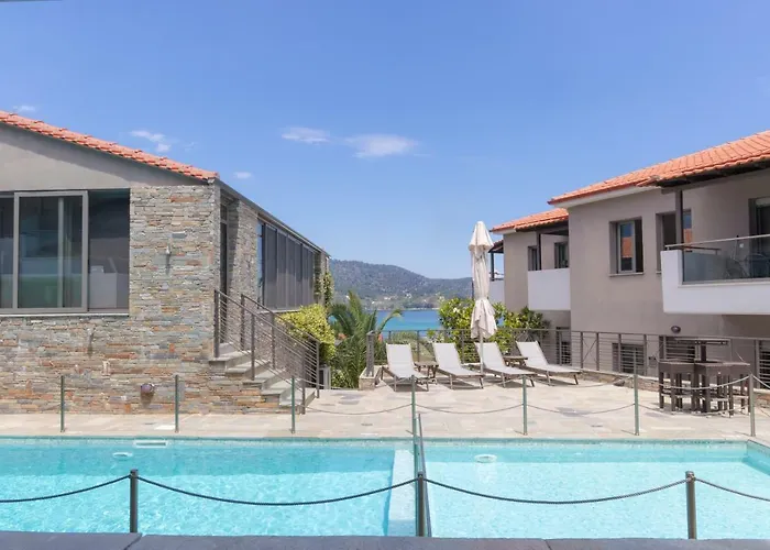 Ntinas Filoxenia & スカラ・ポタミアス