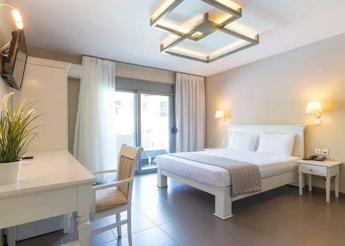 アパートホテル Ntinas Filoxenia & 4*